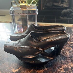 “SOLD” What’s What by AEROSOLES Snap To It Black Leather Mule Women’s Size 7.5M